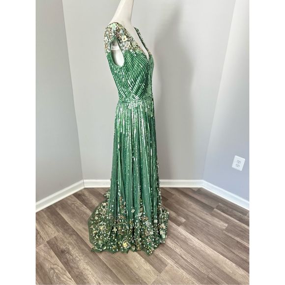 MAC DUGGAL SEQUIN & FLORAL EMBELLISHED EVENING GOWN - Picture 10 of 12